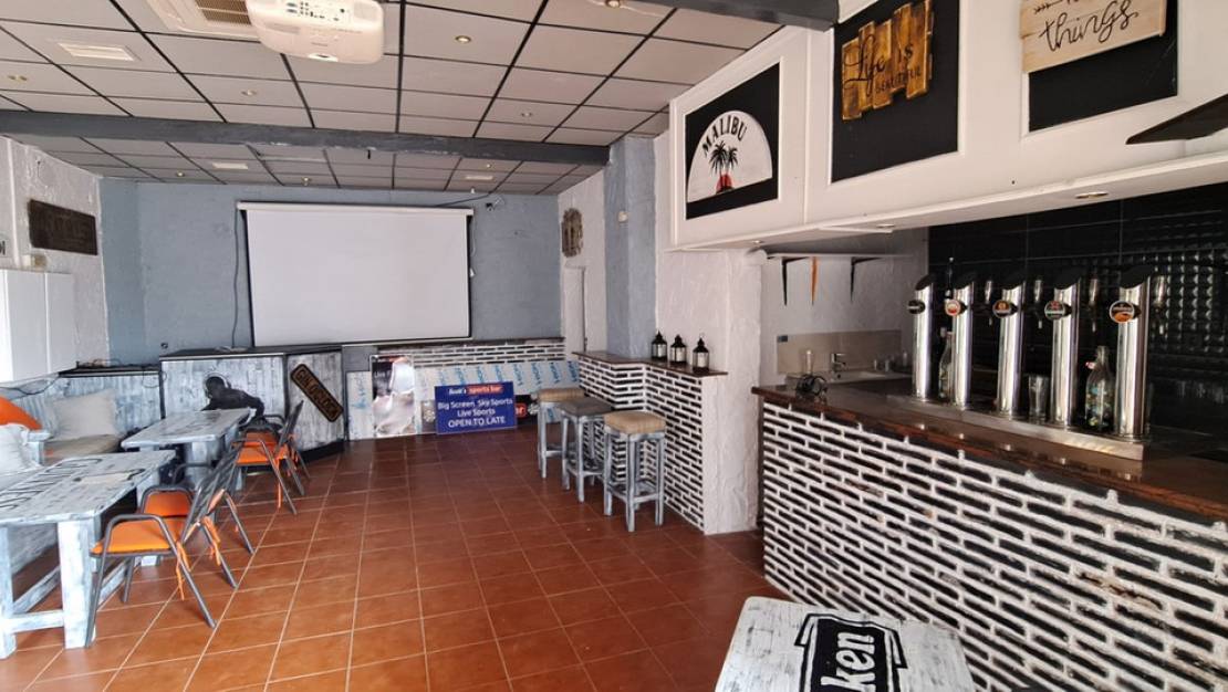 Sale - Commercial property - Orihuela - Los Dolses