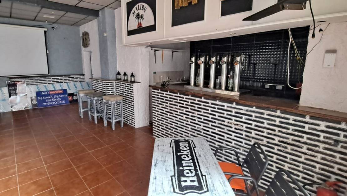 Sale - Commercial property - Orihuela - Los Dolses