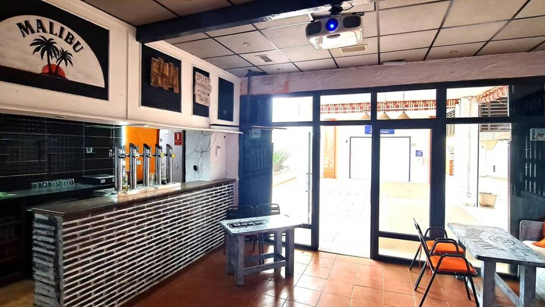 Sale - Commercial property - Orihuela - Los Dolses