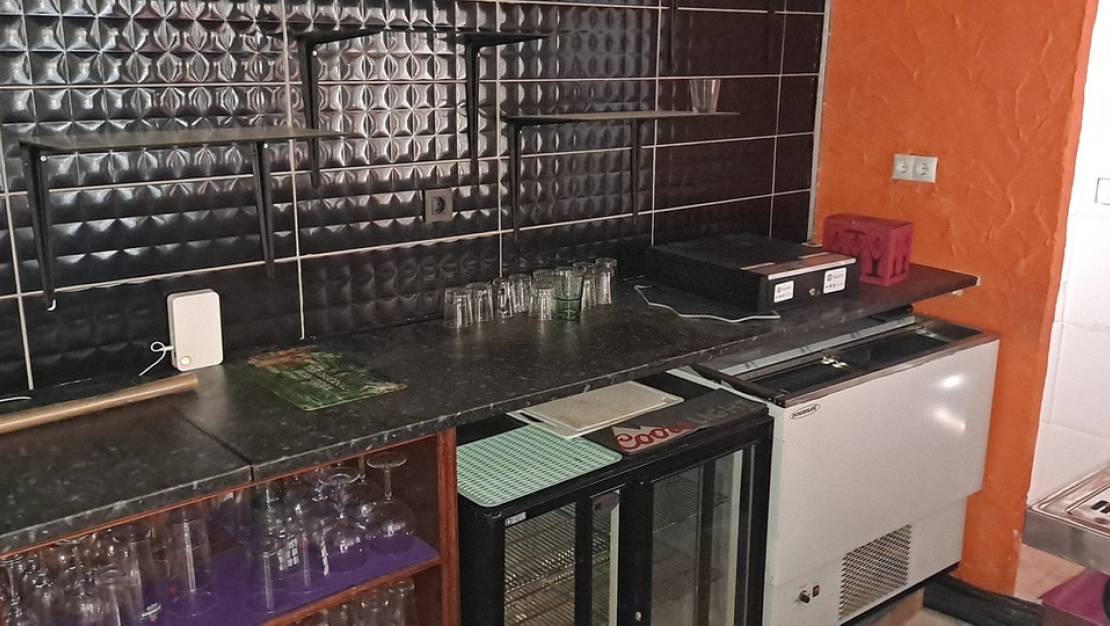 Sale - Commercial property - Orihuela - Los Dolses