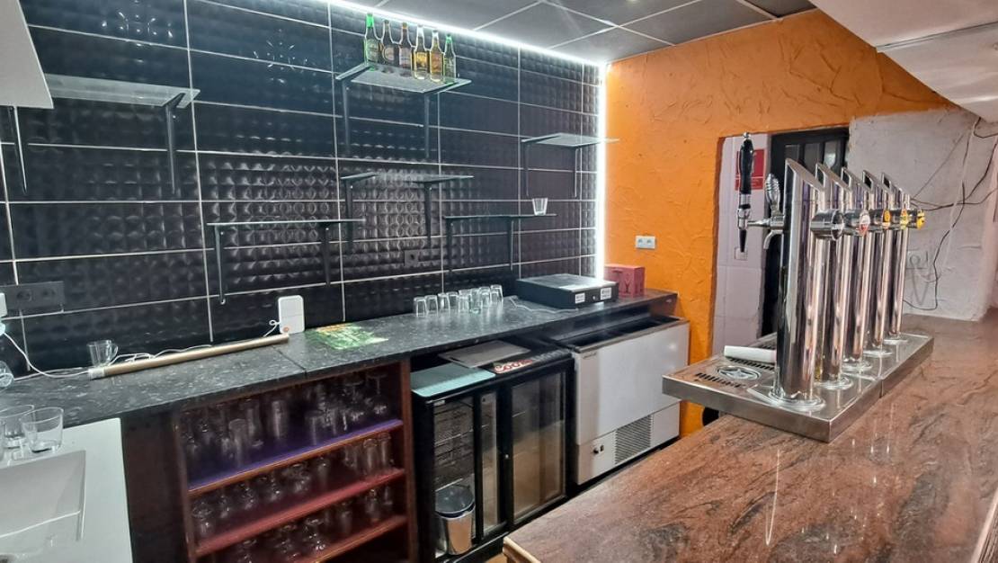 Sale - Commercial property - Orihuela - Los Dolses