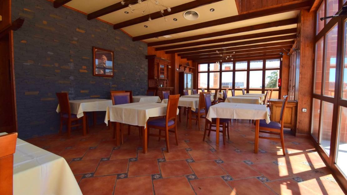 Sale - Commercial property - Orihuela - Los Dolses