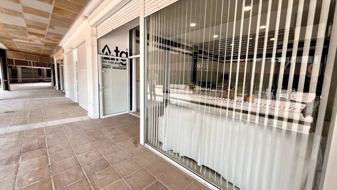 Sale - Commercial property - Orihuela - Playa Flamenca