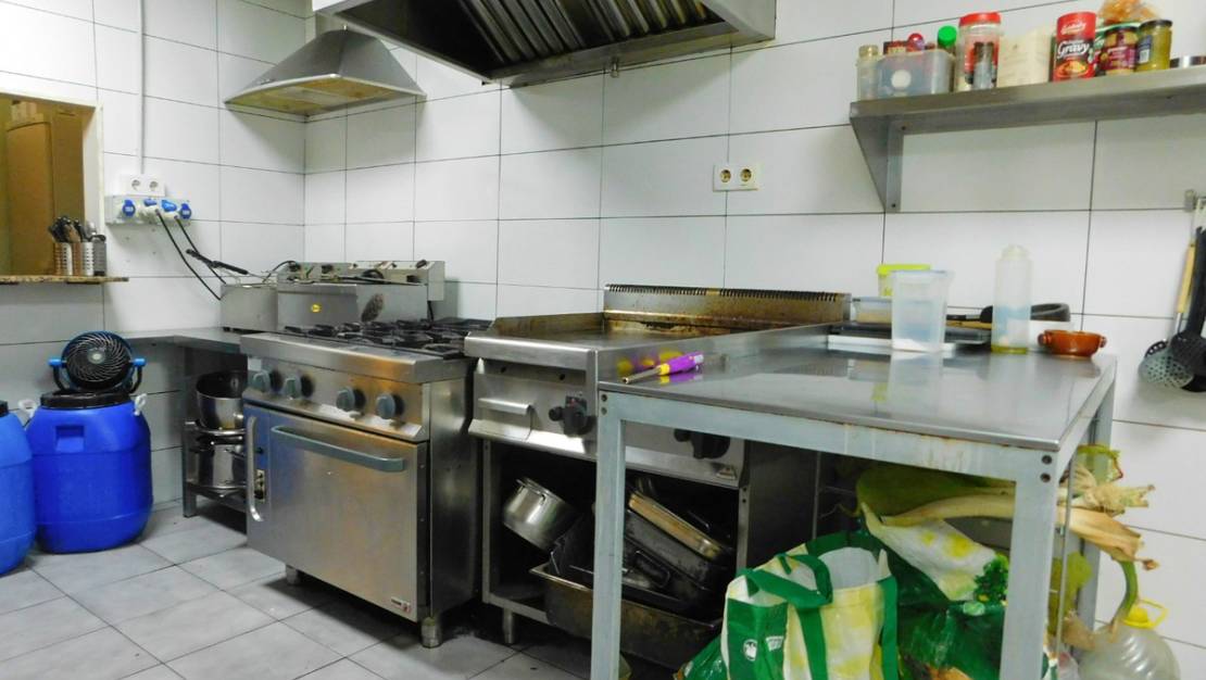 Sale - Commercial property - Orihuela - Torremendo