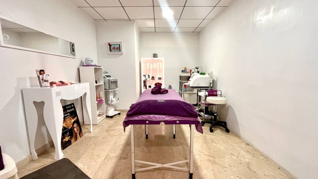 Sale - Commercial property - Orihuela - Villamartin