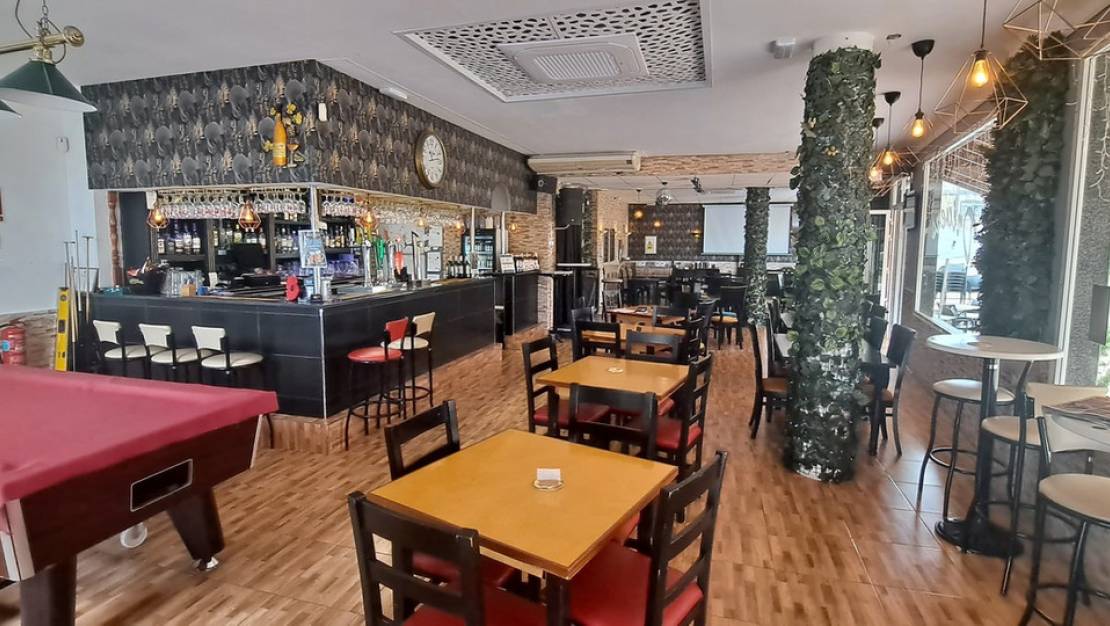 Sale - Commercial property - Orihuela - Villamartin