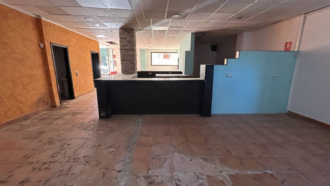 Sale - Commercial property - Orihuela - Villamartin