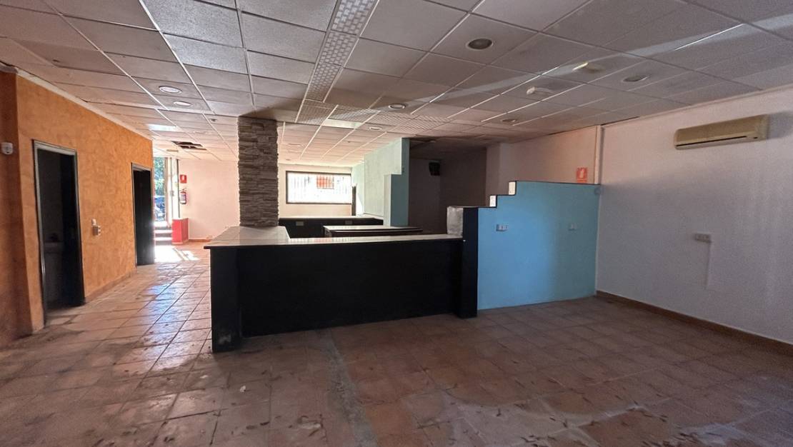Sale - Commercial property - Orihuela - Villamartin