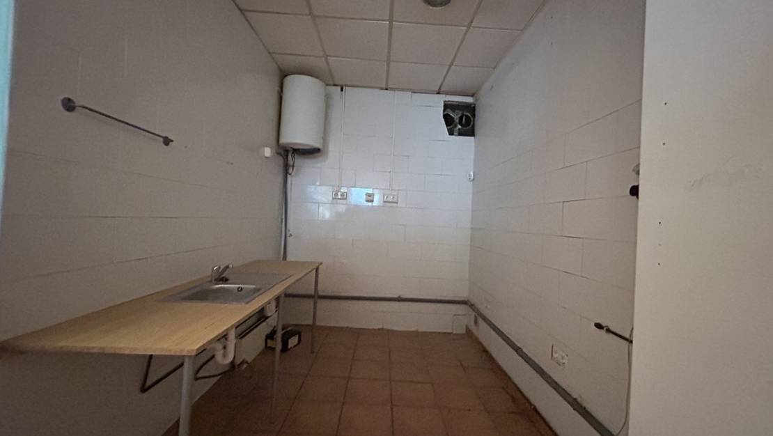 Sale - Commercial property - Orihuela - Villamartin