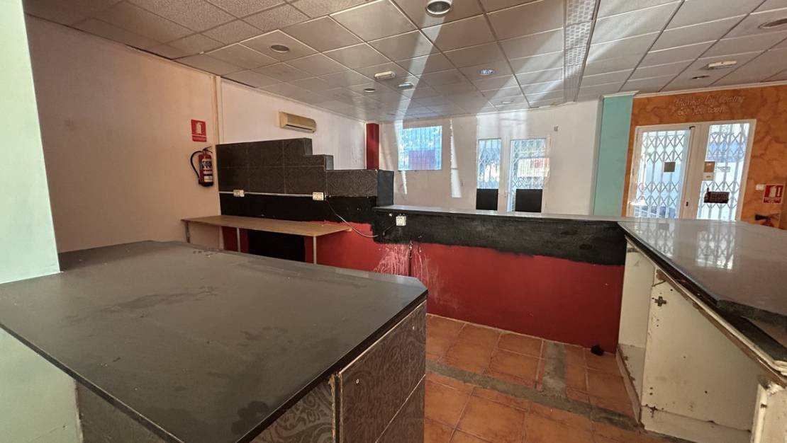Sale - Commercial property - Orihuela - Villamartin