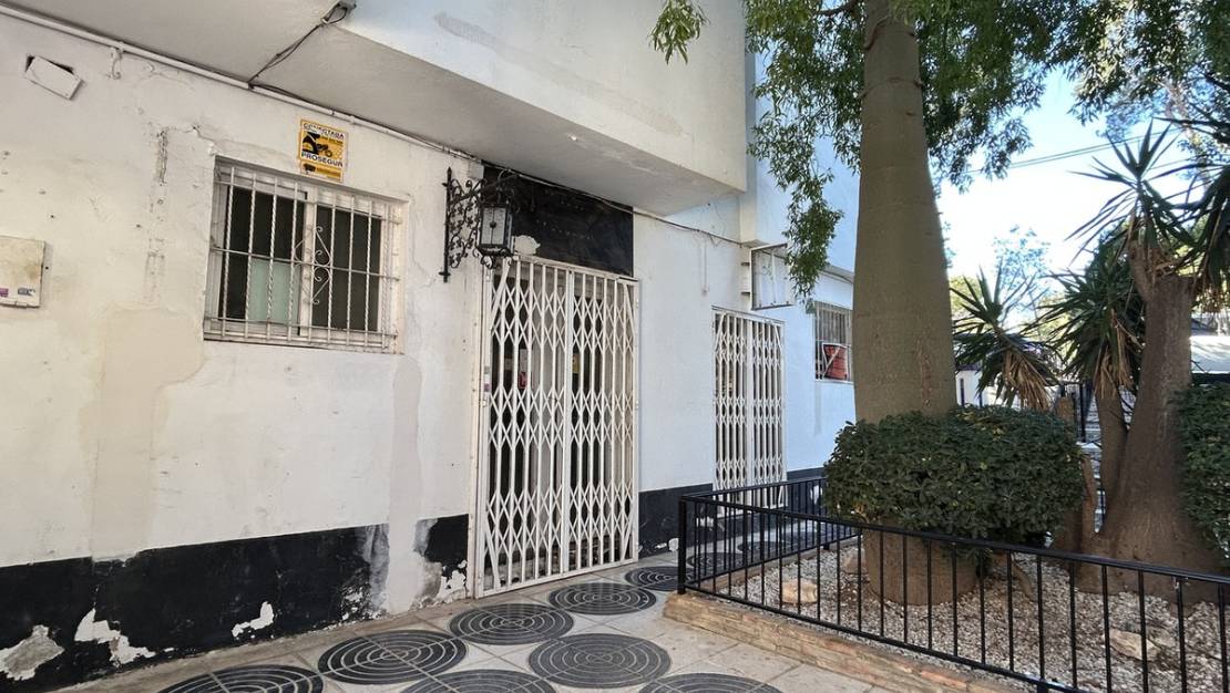 Sale - Commercial property - Orihuela - Villamartin
