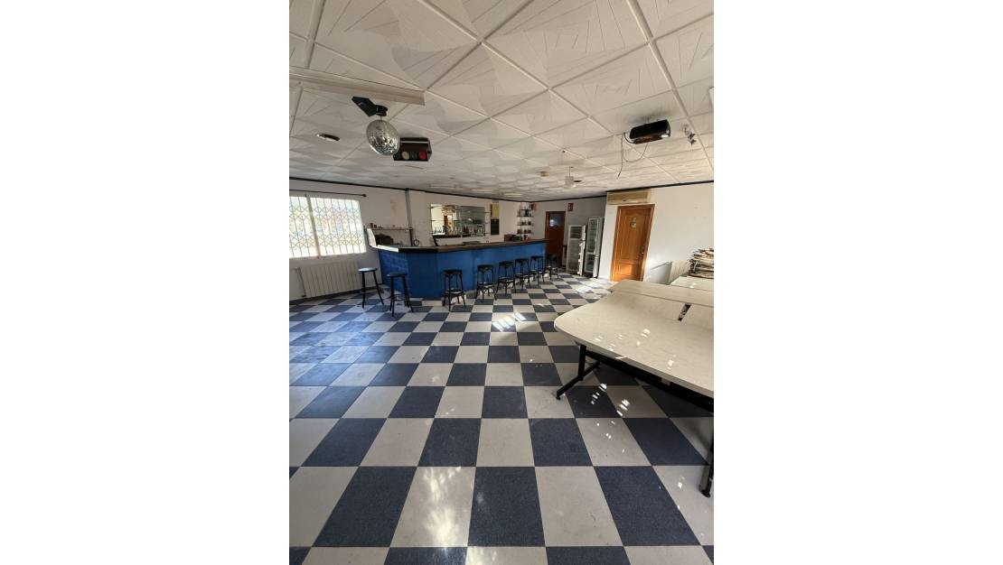 Sale - Commercial property - Orihuela - Villamartin