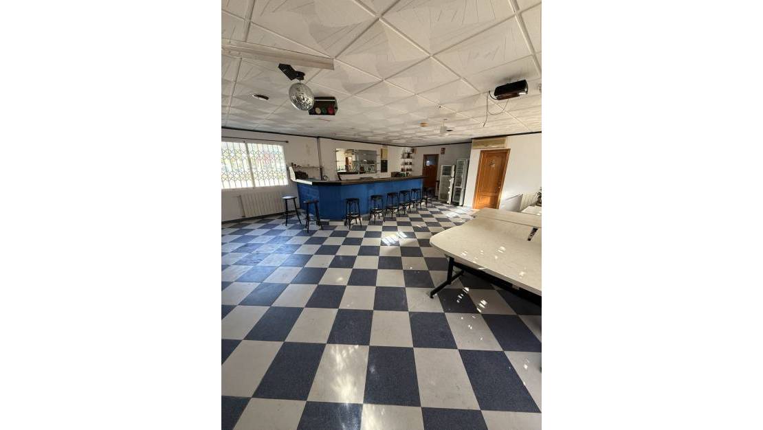 Sale - Commercial property - Orihuela - Villamartin