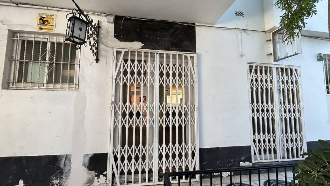 Sale - Commercial property - Orihuela - Villamartin
