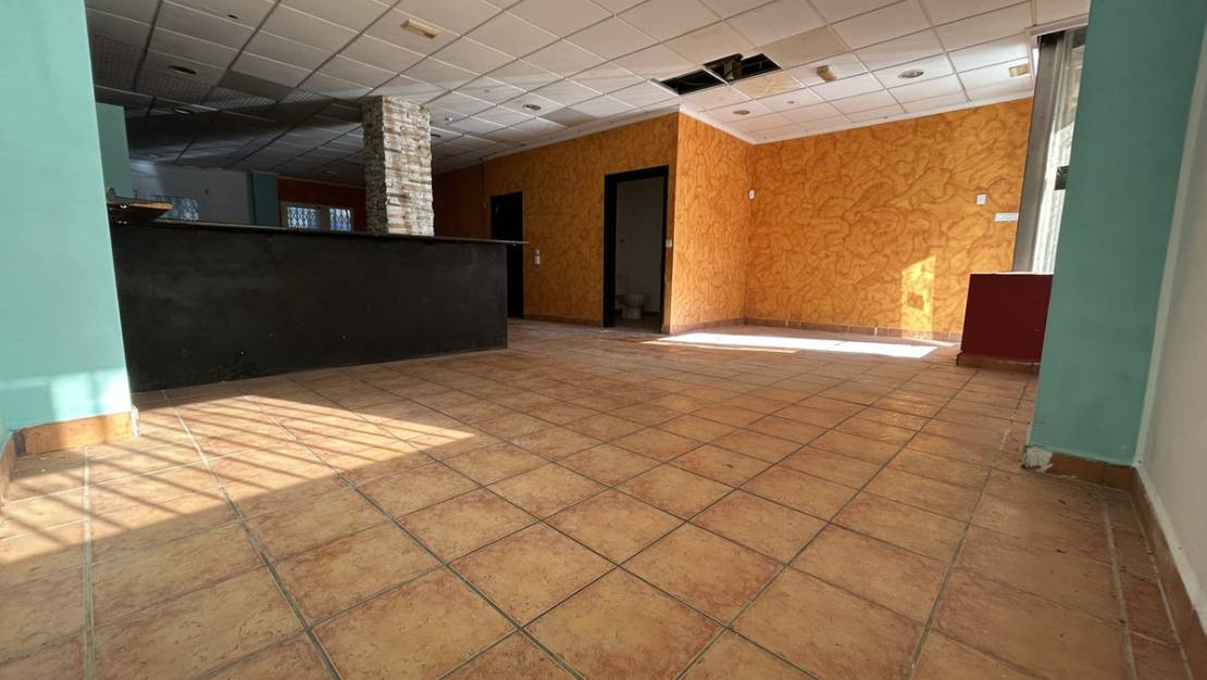 Sale - Commercial property - Orihuela - Villamartin