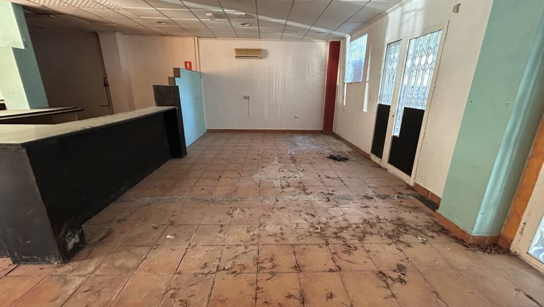 Sale - Commercial property - Orihuela - Villamartin