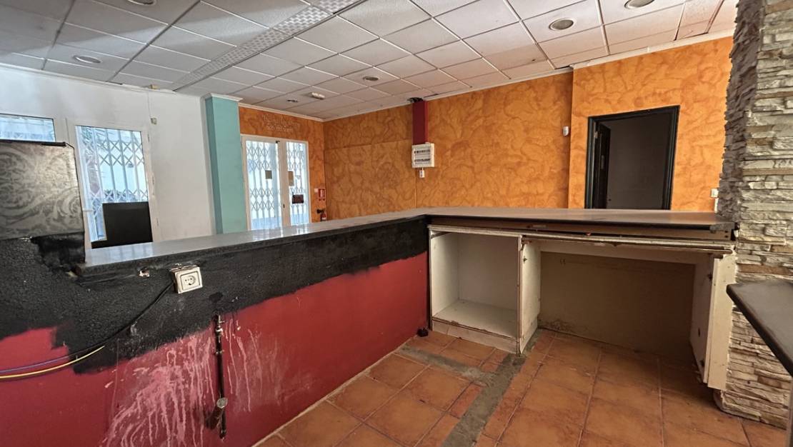 Sale - Commercial property - Orihuela - Villamartin