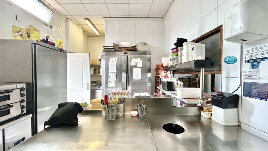 Sale - Commercial property - Orihuela - Villamartin