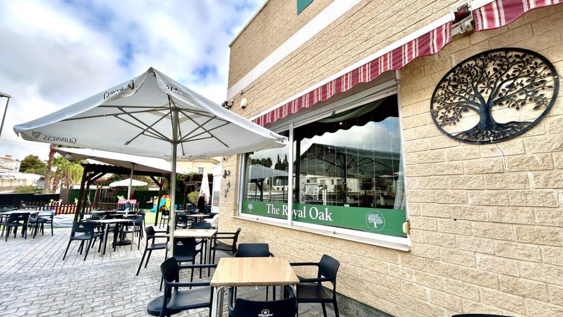 Sale - Commercial property - Orihuela - Villamartin