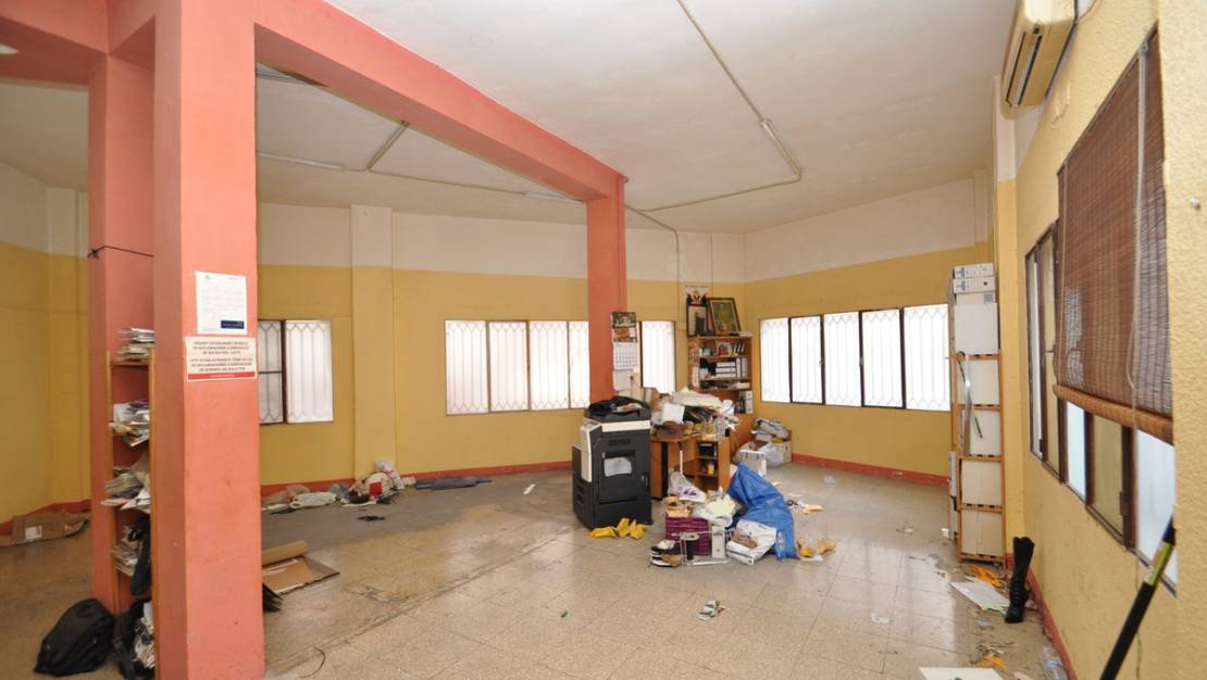 Sale - Commercial property - Petrel - Petrer