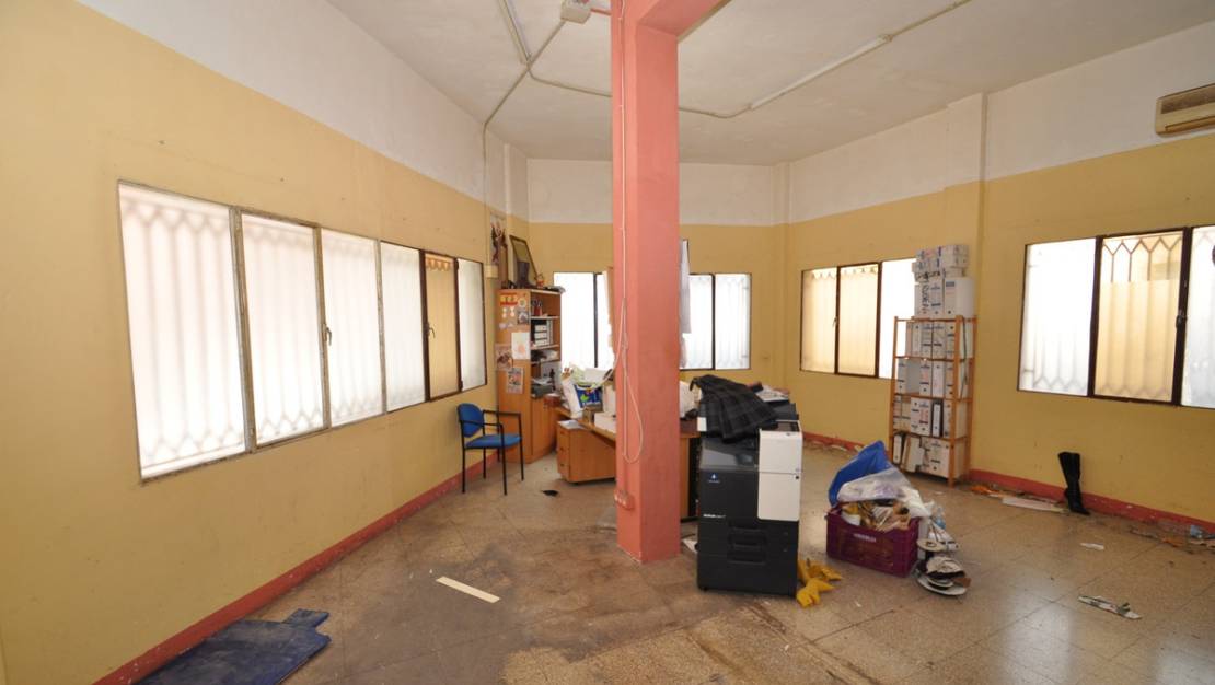 Sale - Commercial property - Petrel - Petrer