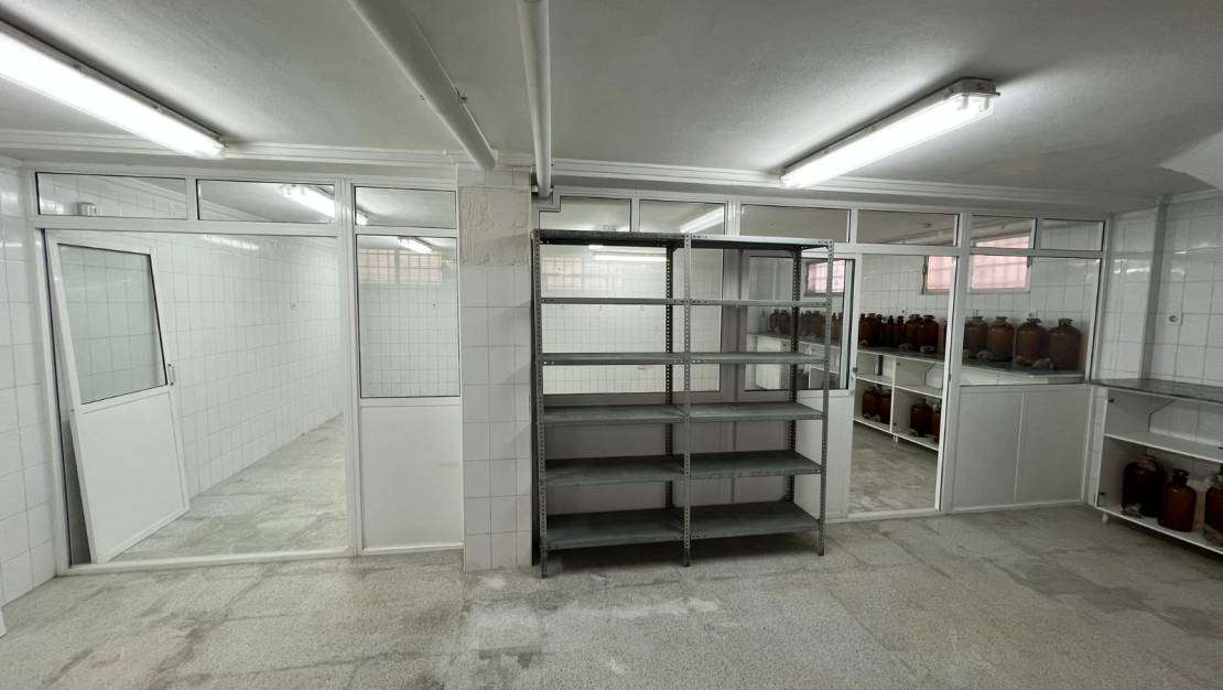 Sale - Commercial property - San Miguel de Salinas