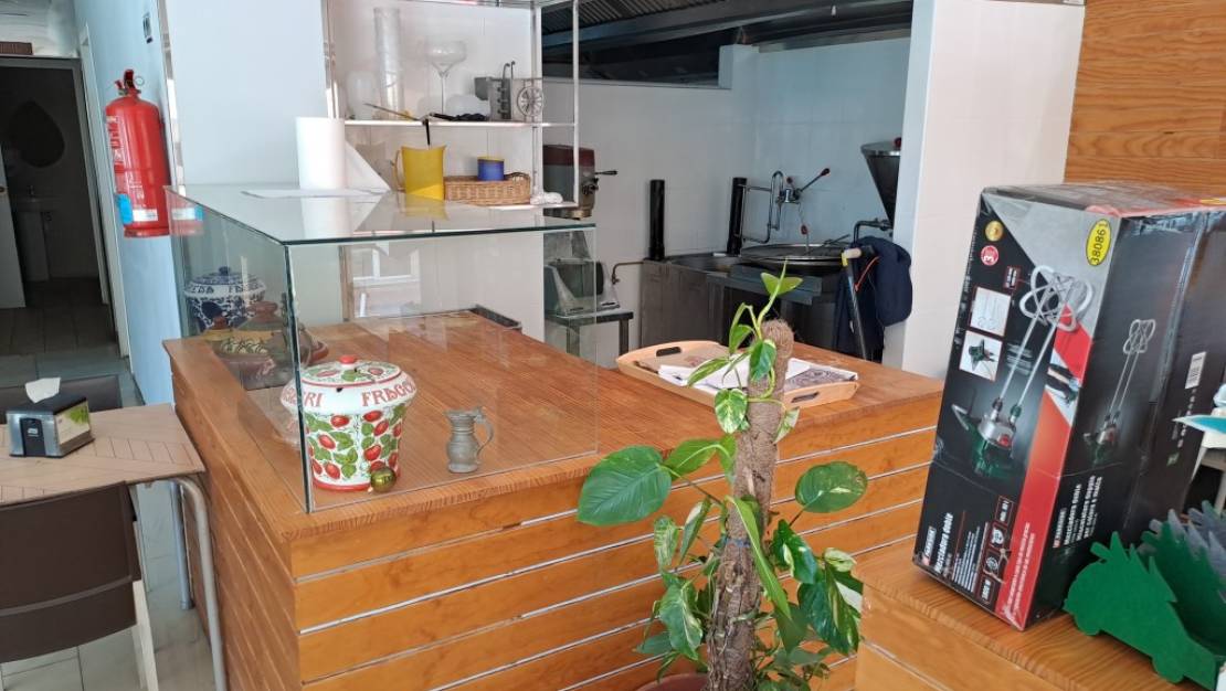 Sale - Commercial property - Torrevieja - La Mata