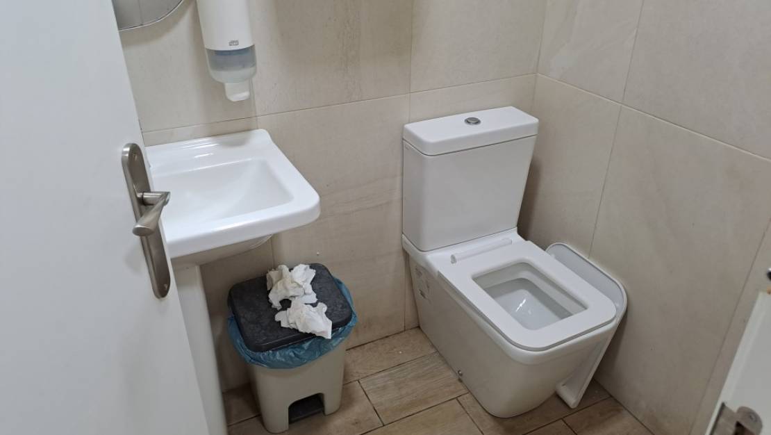 Sale - Commercial property - Torrevieja - La Mata