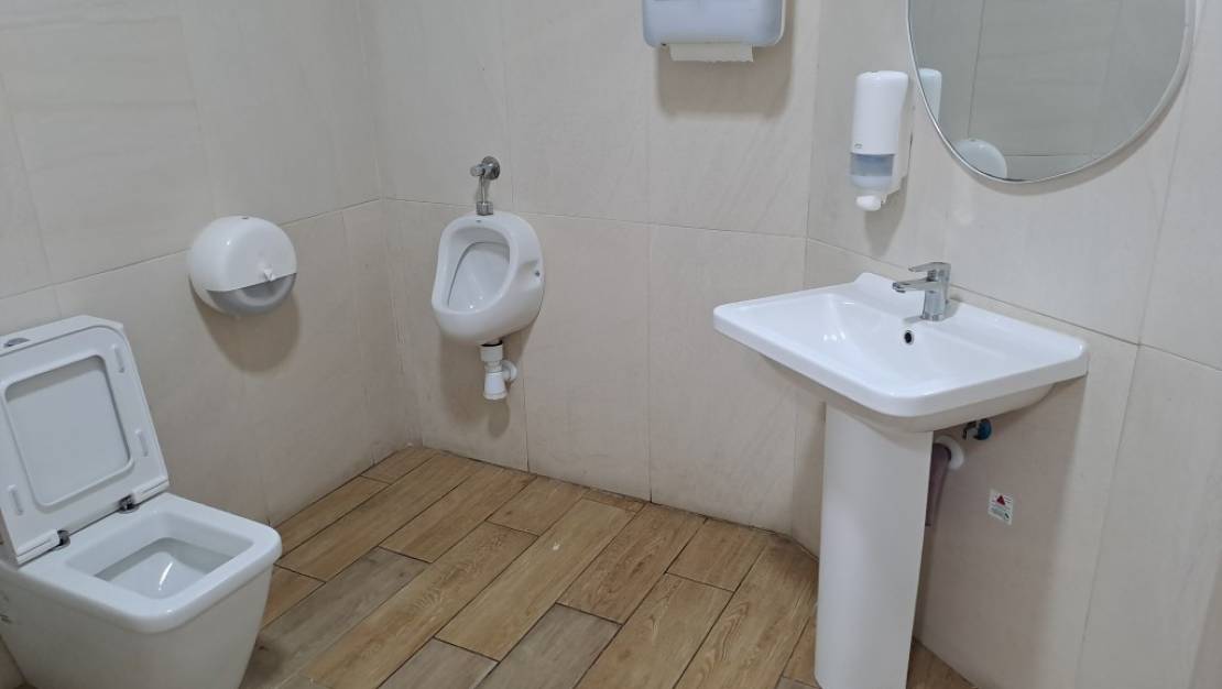 Sale - Commercial property - Torrevieja - La Mata