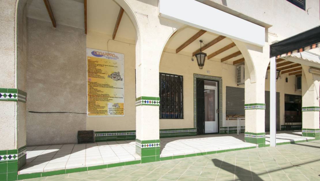 Sale - Commercial property - Torrevieja - La Mata