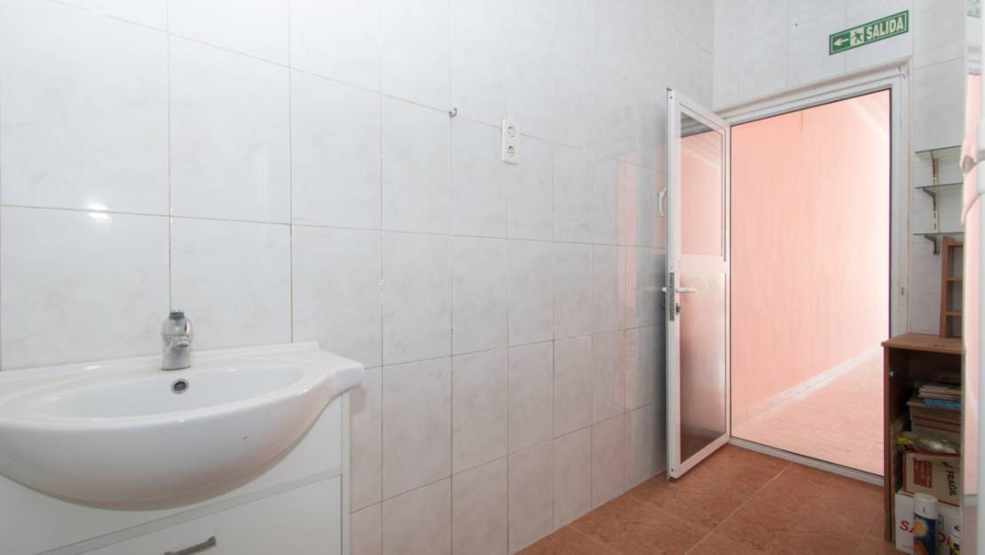 Sale - Commercial property - Torrevieja - La Mata