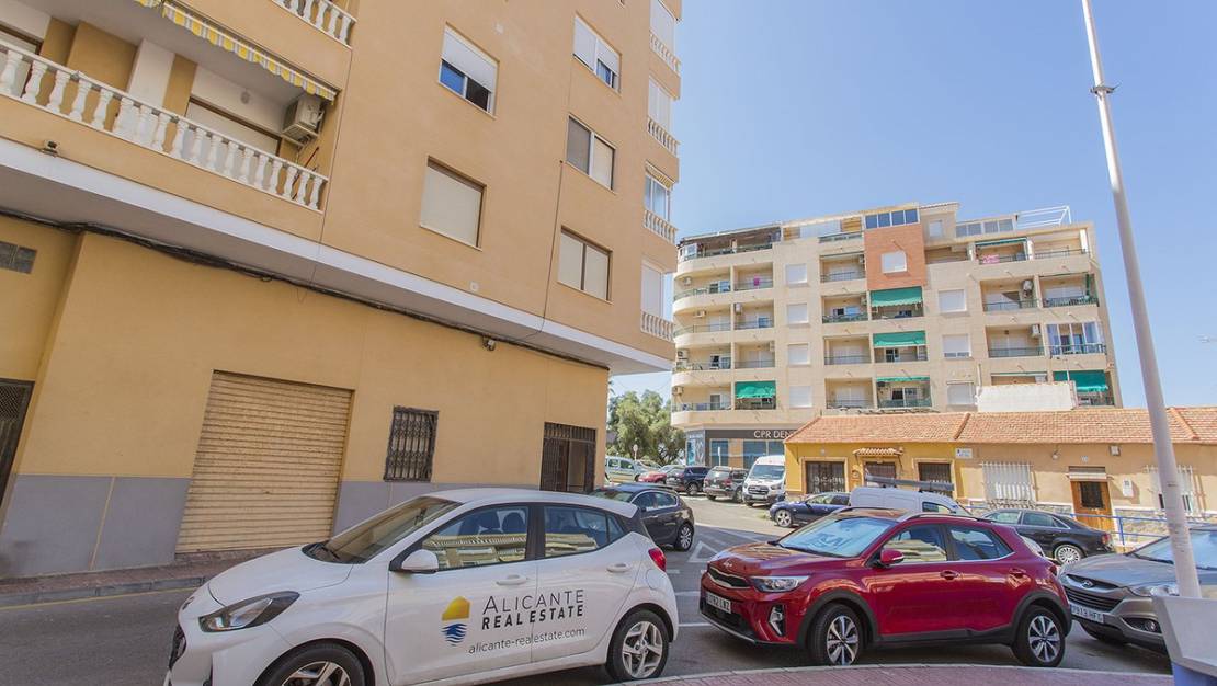 Sale - Commercial property - Torrevieja - La Mata