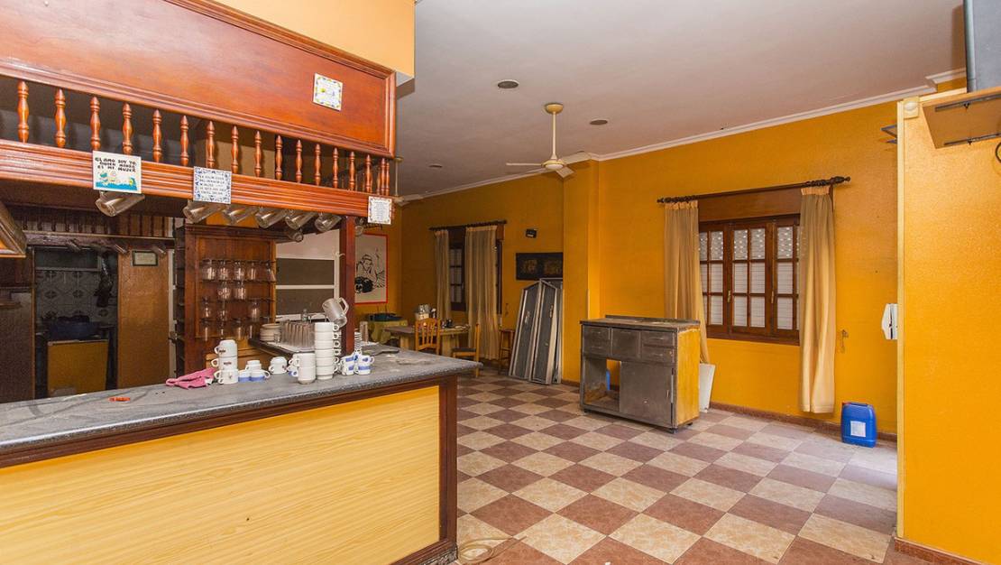 Sale - Commercial property - Torrevieja - La Mata