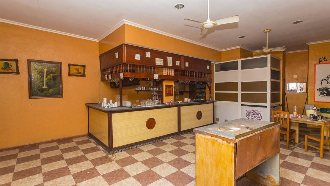 Sale - Commercial property - Torrevieja - La Mata