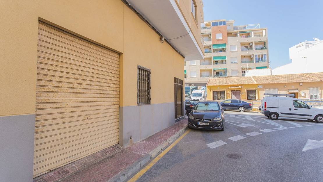 Sale - Commercial property - Torrevieja - La Mata