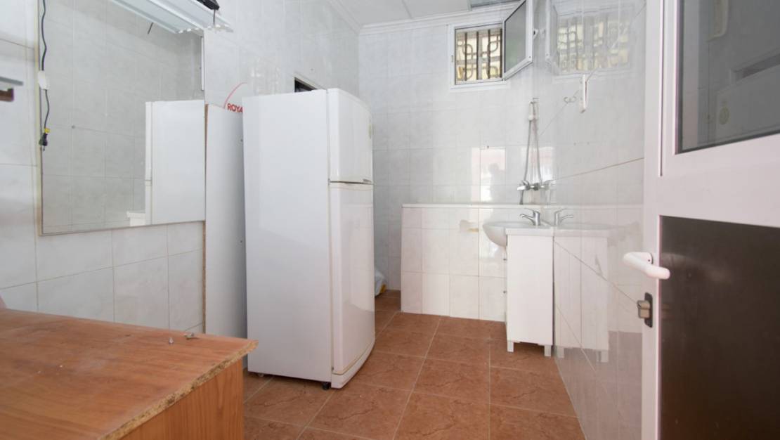 Sale - Commercial property - Torrevieja - La Mata