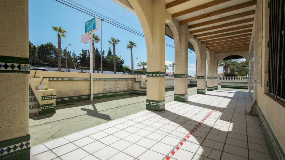 Sale - Commercial property - Torrevieja - La Mata