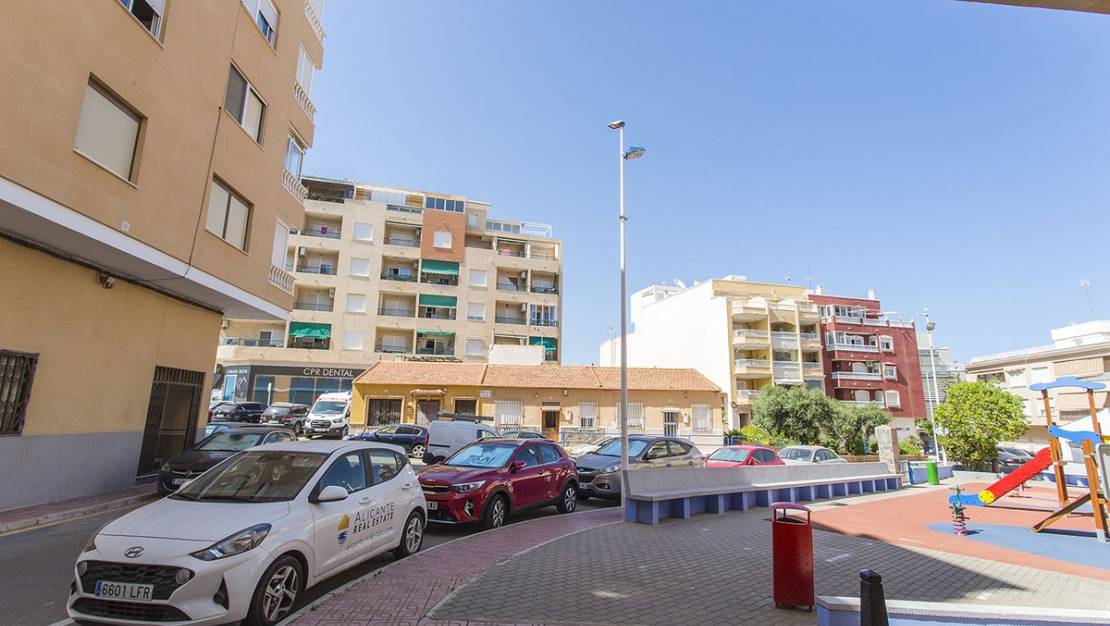 Sale - Commercial property - Torrevieja - La Mata