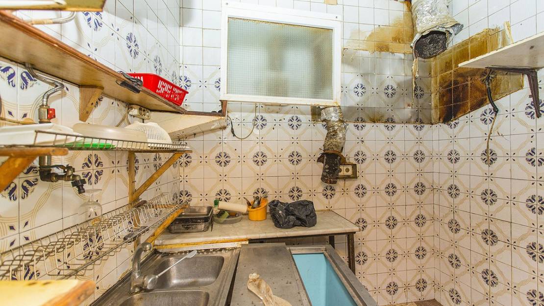 Sale - Commercial property - Torrevieja - La Mata