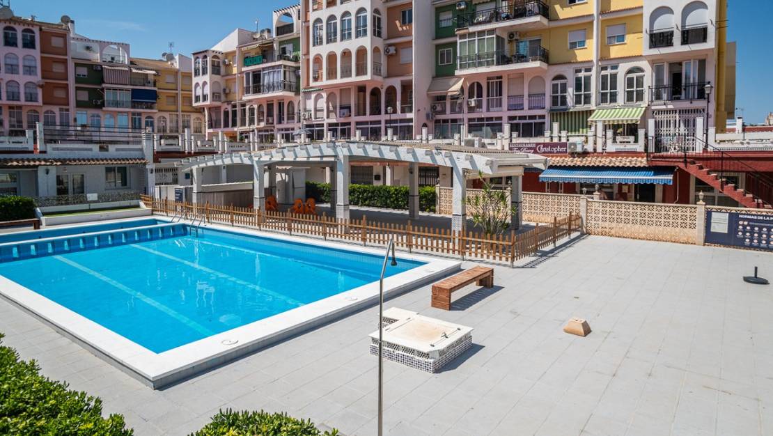 Sale - Commercial property - Torrevieja - La Veleta