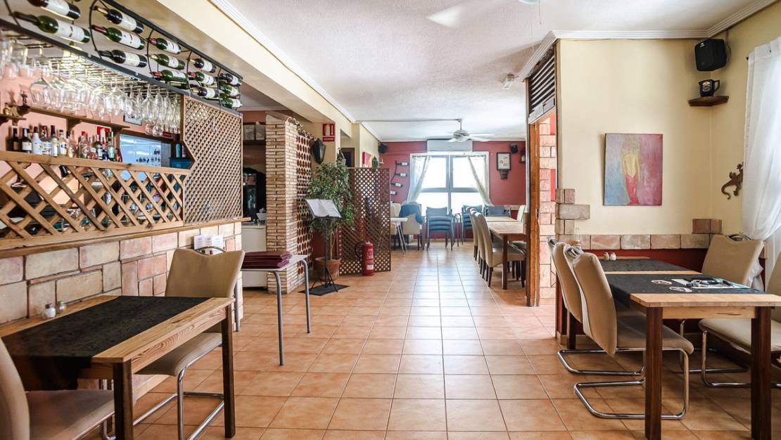 Sale - Commercial property - Torrevieja - La Veleta