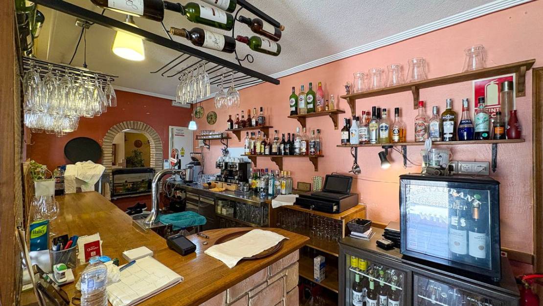 Sale - Commercial property - Torrevieja - La Veleta