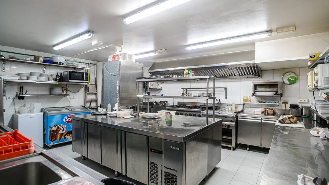 Sale - Commercial property - Torrevieja - La Veleta
