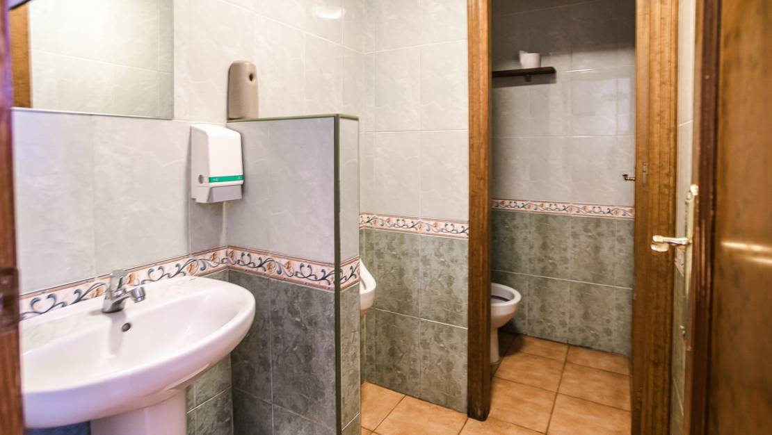 Sale - Commercial property - Torrevieja - La Veleta