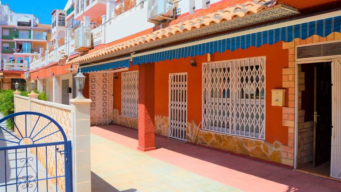 Sale - Commercial property - Torrevieja - La Veleta