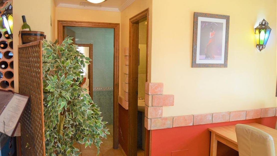 Sale - Commercial property - Torrevieja - La Veleta