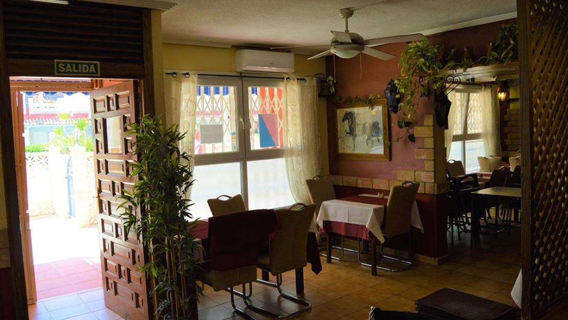 Sale - Commercial property - Torrevieja - La Veleta