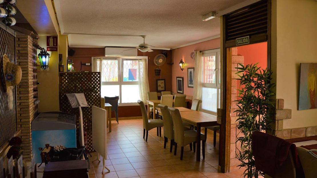 Sale - Commercial property - Torrevieja - La Veleta