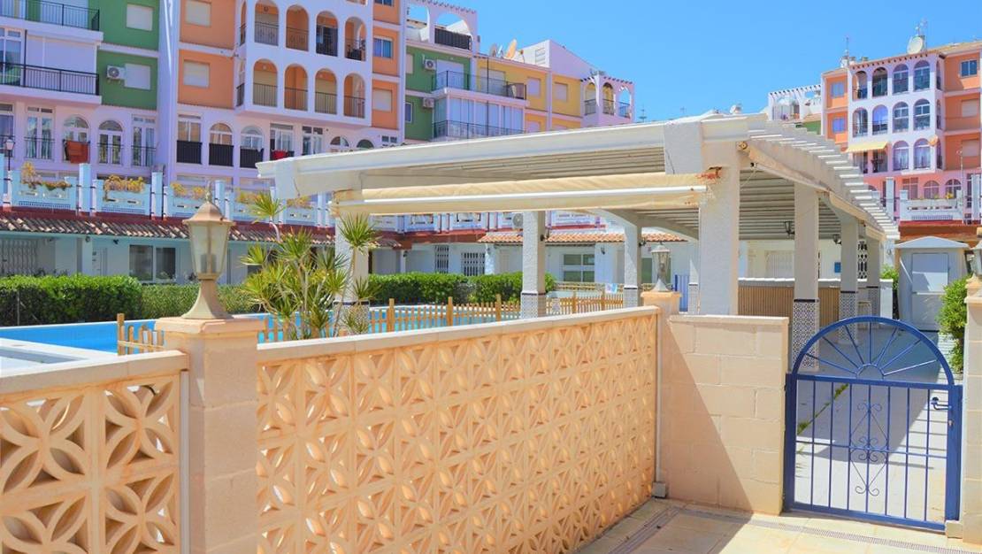 Sale - Commercial property - Torrevieja - La Veleta