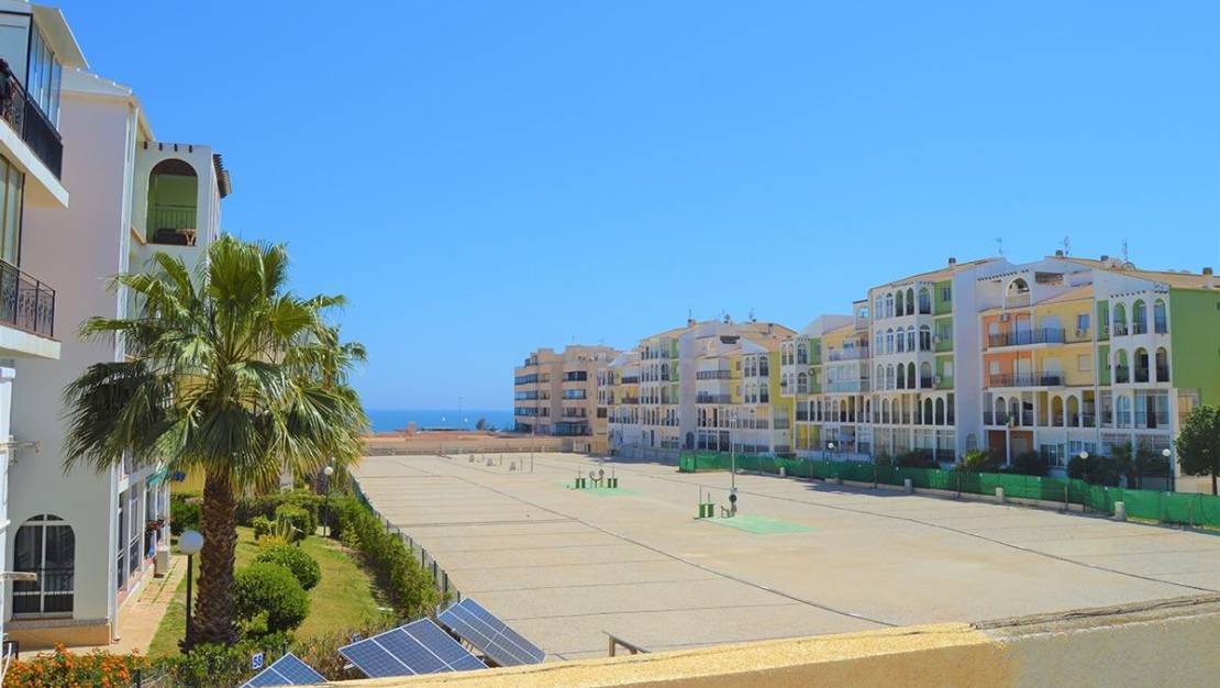 Sale - Commercial property - Torrevieja - La Veleta